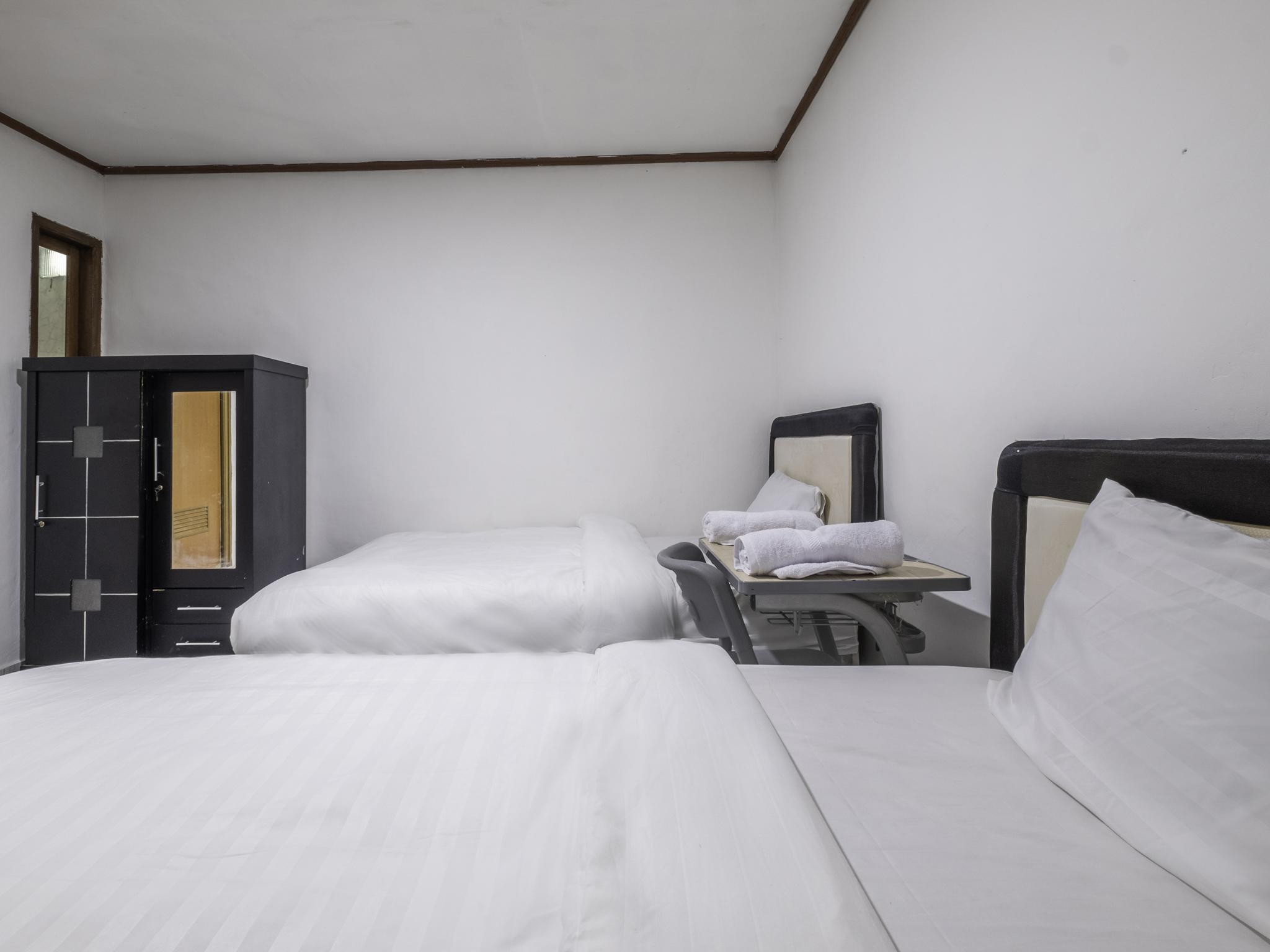 Oyo Life 2391 Baladewa Residence Syariah Karawang Exterior foto