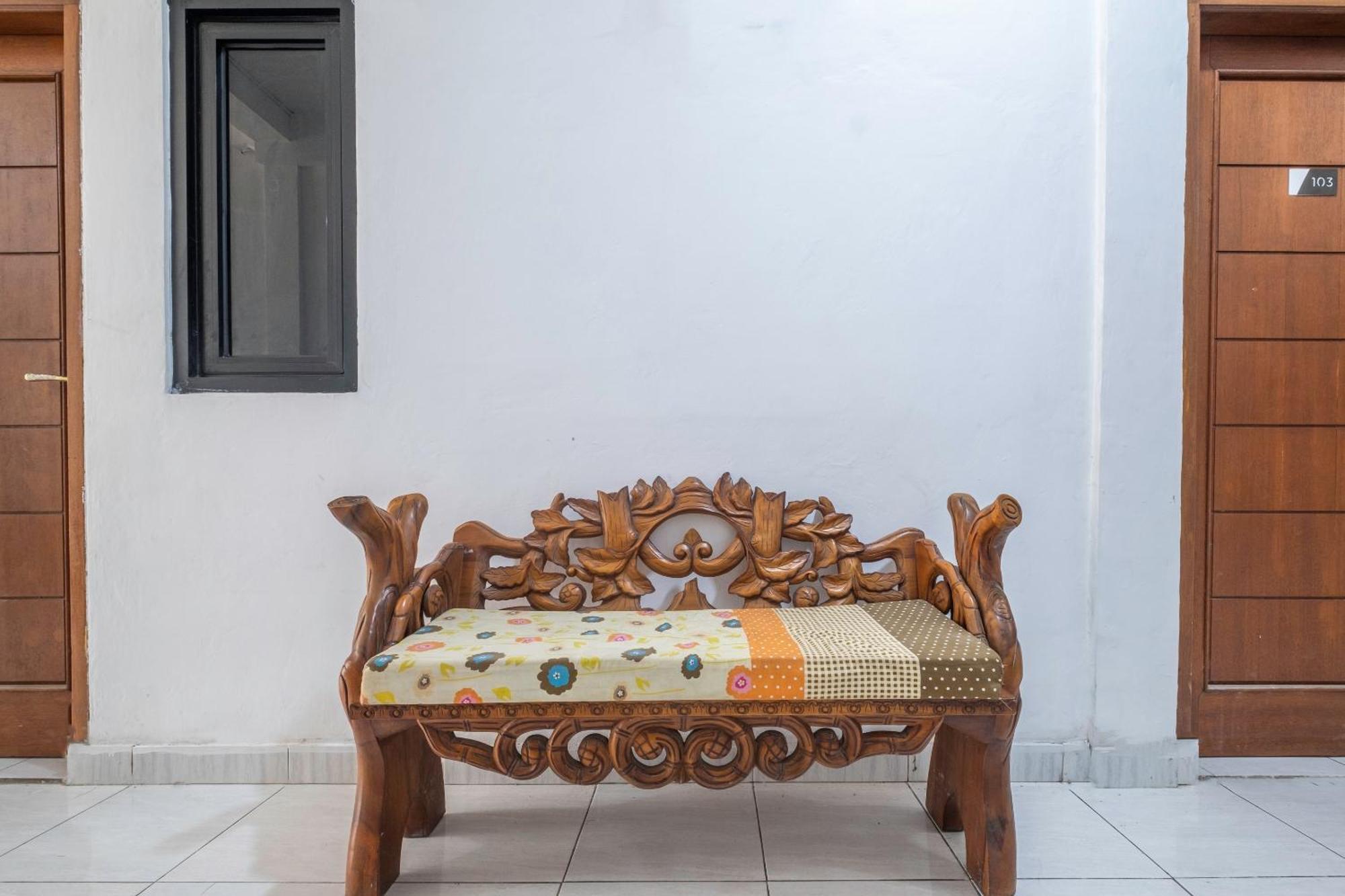 Oyo Life 2391 Baladewa Residence Syariah Karawang Exterior foto